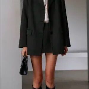 Black pleated tennis skirt